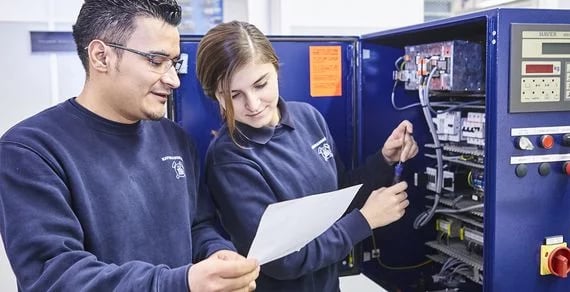 csm_ausbildung-werkschulunterricht-1366x700_b1b610bb63