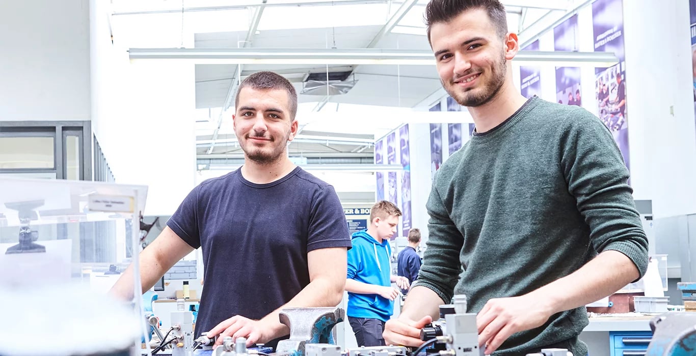 schueler-studentenpraktikum-haverboecker-1366x700 schueler-studentenpraktikum-haverboecker-1366x700